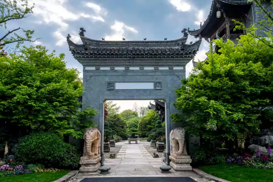 酒店整體為中式建築風格, 酒店整體為中式建築風格,