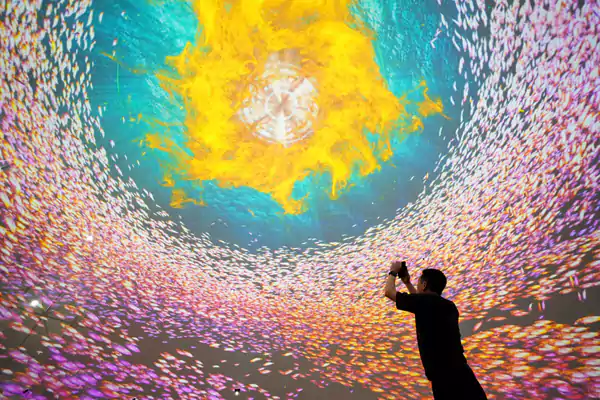 360° 球幕影院：裸眼 3D 的海洋魔法