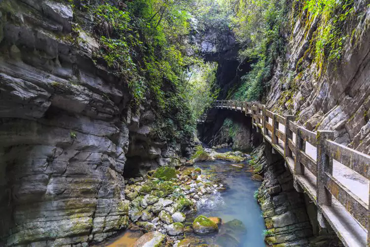 龍水峽地縫 龍水峽地縫