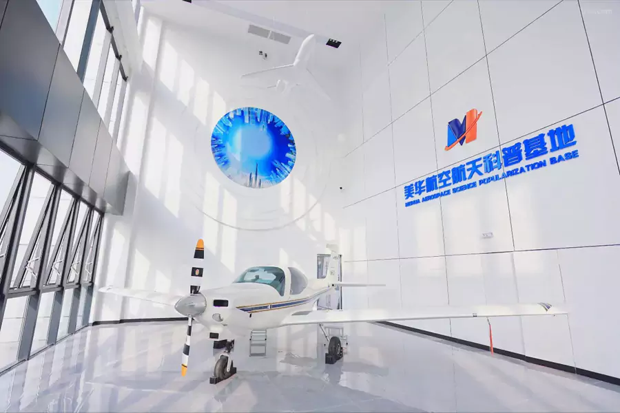 8000 平方米的航空科普館