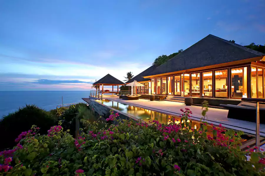 The Edge Bali,便藏在这片悬崖的 80 米高处 The Edge Bali,便藏在这片悬崖的 80 米高处