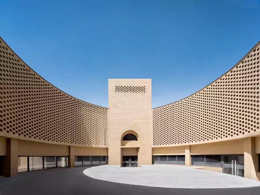 设计师以莫高窟壁画为魂，把「天圆地方」的东方哲思揉进了建筑里
