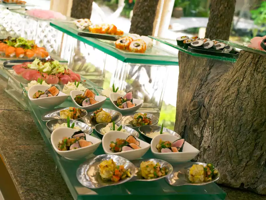 岛上的种植园和养殖场直供食材