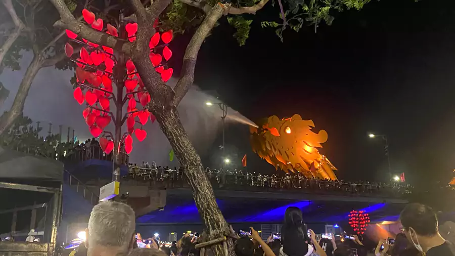 周末的喷火秀 周末的喷火秀