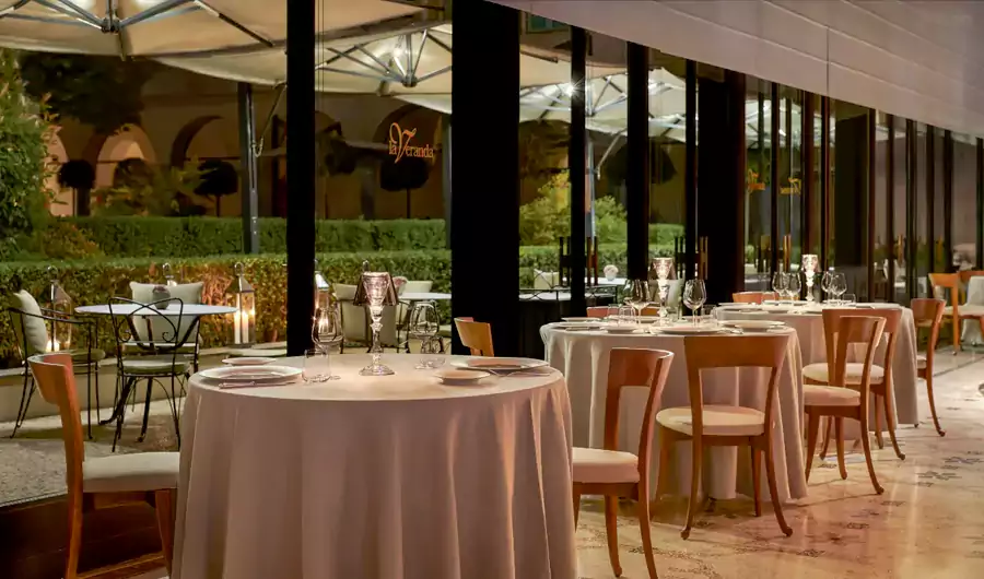 Stilla 花园餐厅藏在庭院深处 Stilla 花园餐厅藏在庭院深处