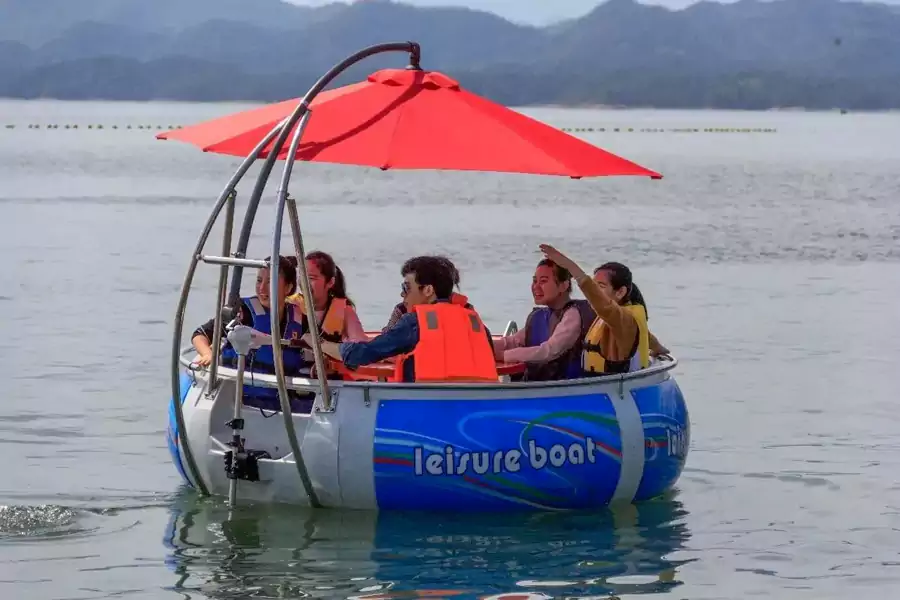 坐遊艇去小眾島嶼 坐遊艇去小眾島嶼