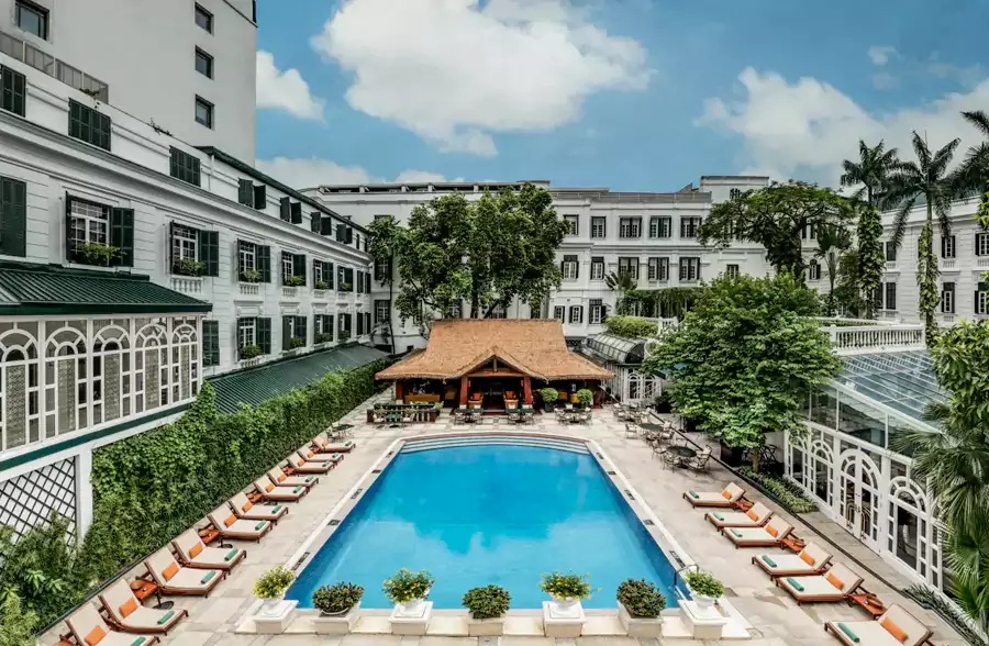 被清晰地分為歷史翼與歌劇翼