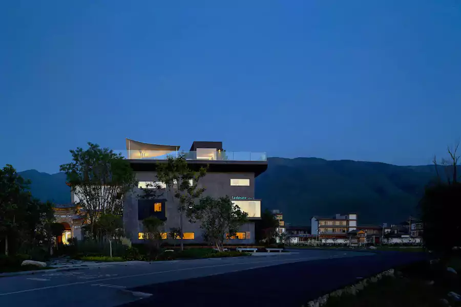 在四层屋顶就能等一场苍山日出 在四层屋顶就能等一场苍山日出