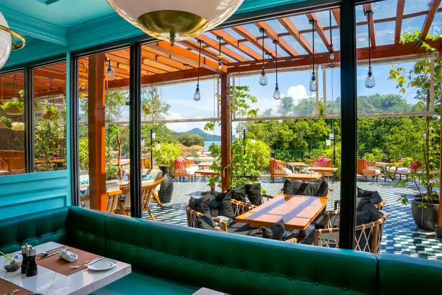 酒店的餐饮体验,同样充满海岛氛围 酒店的餐饮体验,同样充满海岛氛围