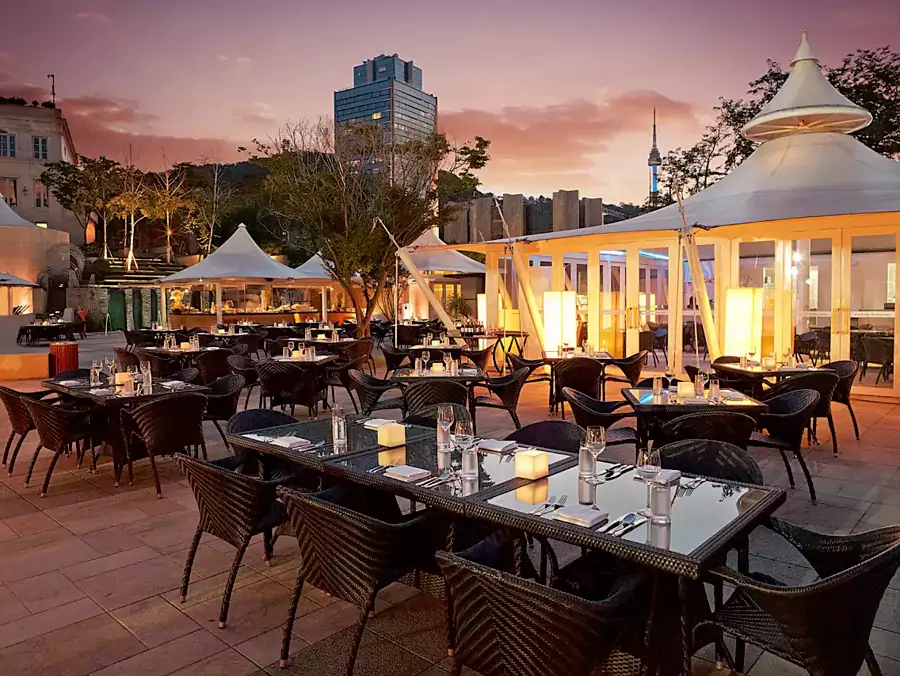 餐饮方面，Granum 餐厅的早餐绝对值得早起