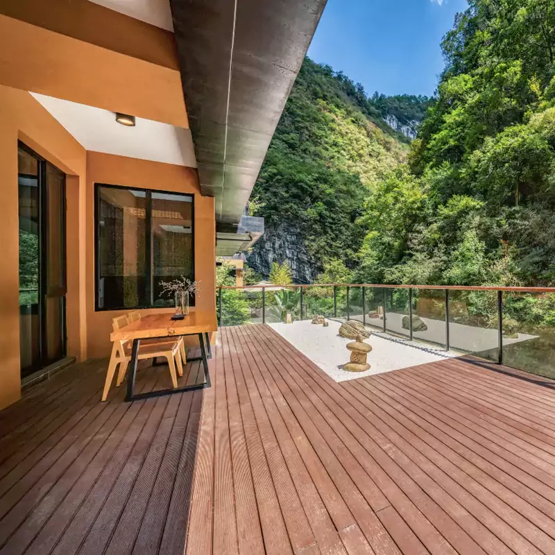 溪澗景觀房、豪華露臺房，睡前能聽著溪水聲入眠