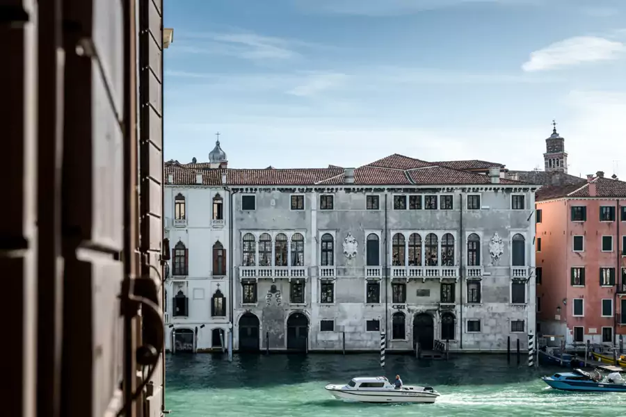 推開長窗便能看見貢朵拉從運河緩緩劃過