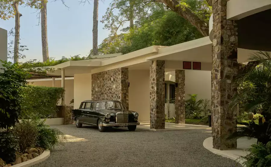 酒店專屬的古董賓士 酒店專屬的古董賓士