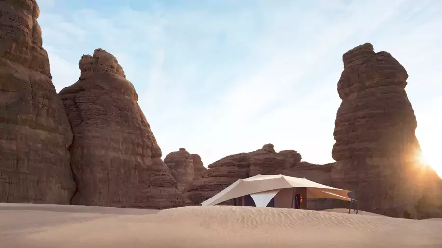 一座座沙丘正微微鼓起 —— 那就是悅榕莊的帳篷別墅