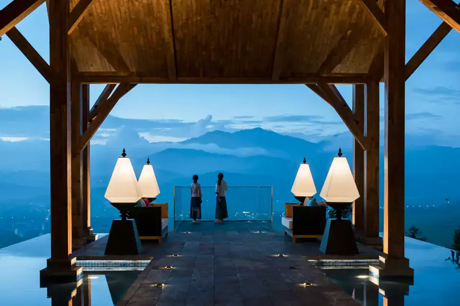 最驚豔的是那淩空延伸的玻璃露臺 最驚豔的是那淩空延伸的玻璃露臺