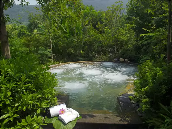 这里的温泉有着穿越千年的底蕴 这里的温泉有着穿越千年的底蕴