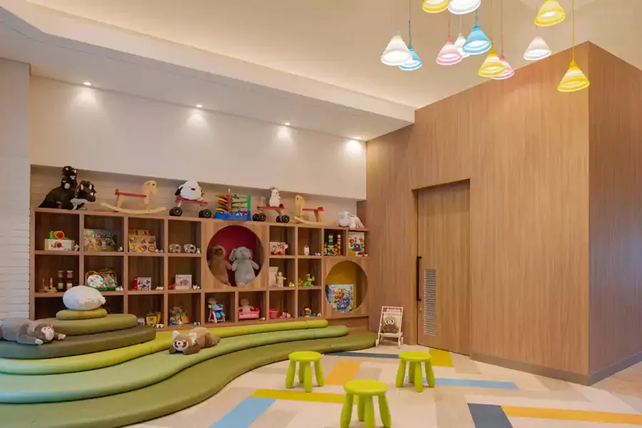 套餐裡包含 2 歲及以上兒童的俱樂部託管 套餐裡包含 2 歲及以上兒童的俱樂部託管