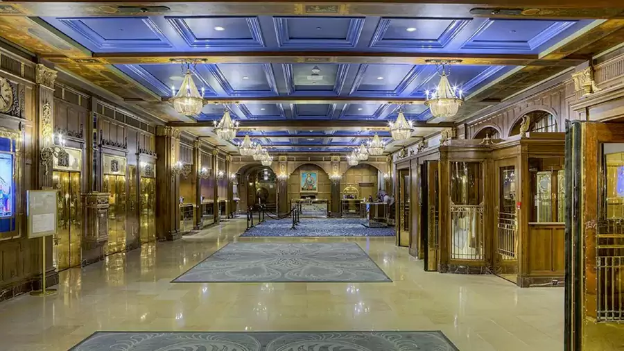 走進費爾蒙芳堤娜城堡酒店的大堂，時光仿佛慢了下來