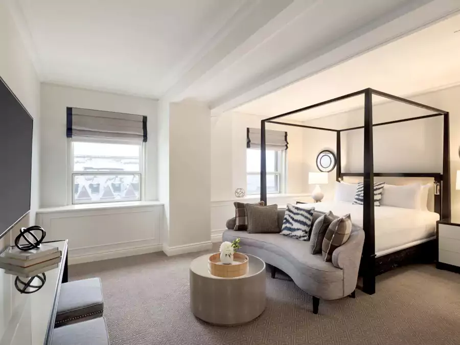 酒店擁有 610 間客房與套房，每一間都是古典與現代的對話