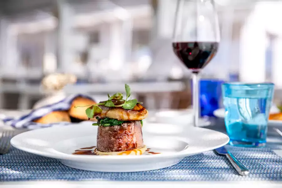 美食方面，酒店的四家餐廳各有特色卻同樣出色