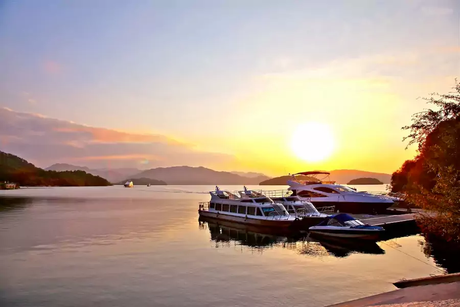 酒店拥有私家码头和专属游艇 酒店拥有私家码头和专属游艇