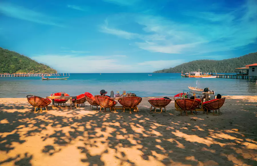 岛上十多个洁白沙滩各有韵味