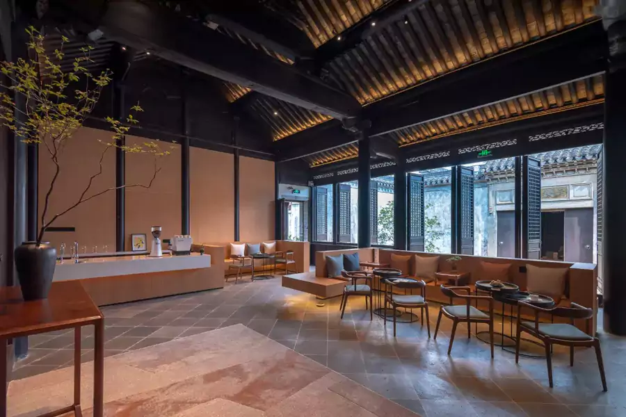 修繕後的古宅褪去了舊時的陰冷潮濕