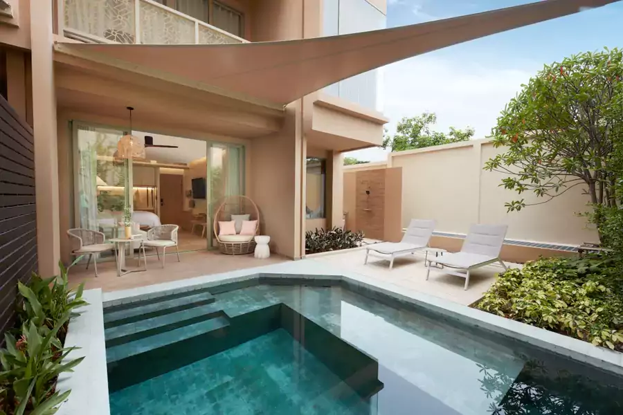 在专属泳池里享受漂浮早餐 在专属泳池里享受漂浮早餐