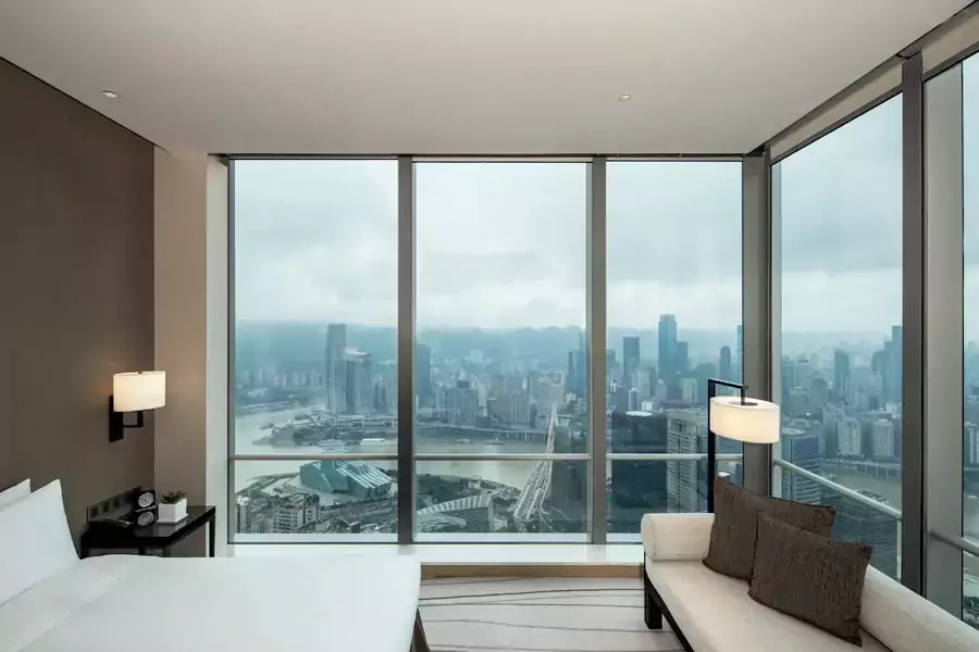 朝嘉陵江的客房,能邂逅瑰麗日落 朝嘉陵江的客房,能邂逅瑰麗日落