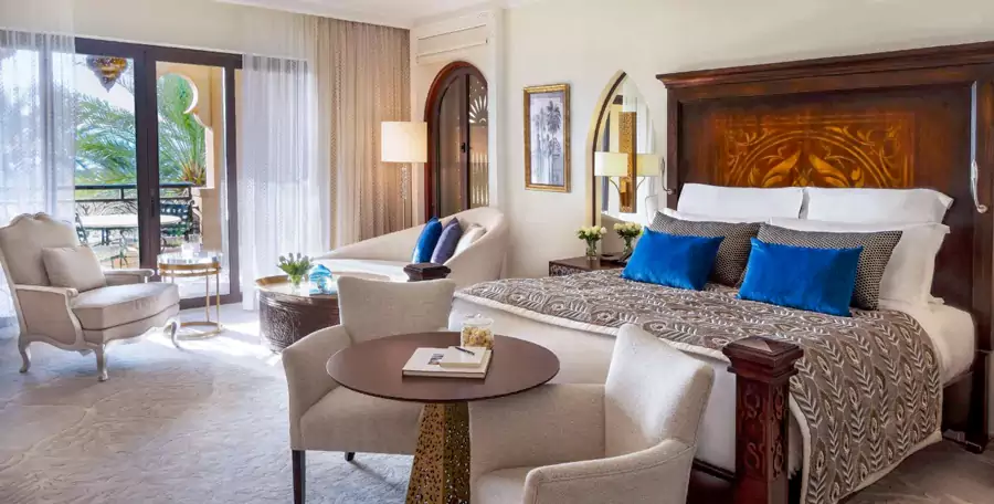 基础房型如宫殿高级房、宫廷高级豪华双床间,就能享受到宽敞的起居空间与绝佳视野 基础房型如宫殿高级房、宫廷高级豪华双床间,就能享受到宽敞的起居空间与绝佳视野