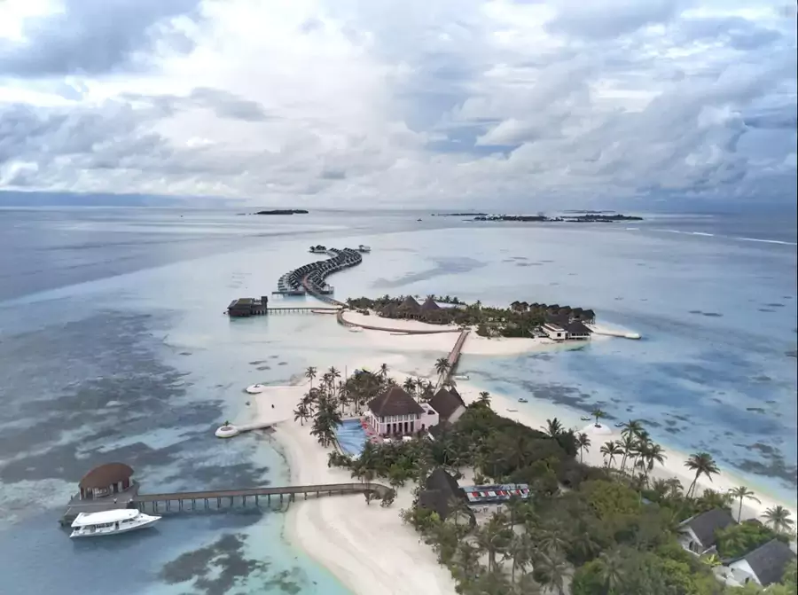 搭乘 35 分钟快艇就能登岛 搭乘 35 分钟快艇就能登岛