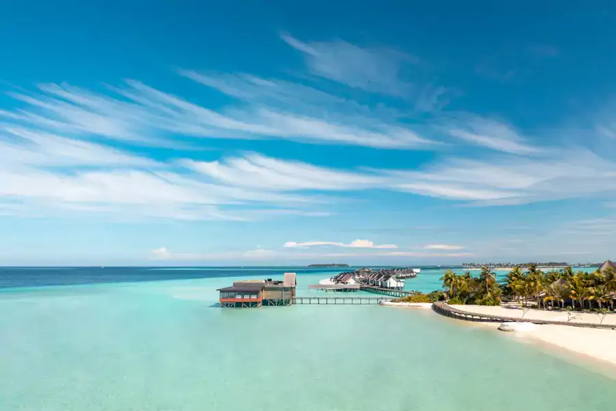 主岛与副岛通过木桥相连 主岛与副岛通过木桥相连