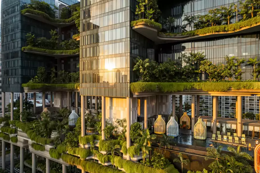 层层叠叠的楼层分割出不规则的弧度