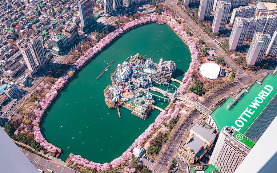 樂天世界的魔力，藏在室內 + 室外的雙區設計裡