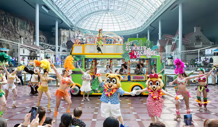 每天準時上演的花車巡遊更是探險世界的靈魂