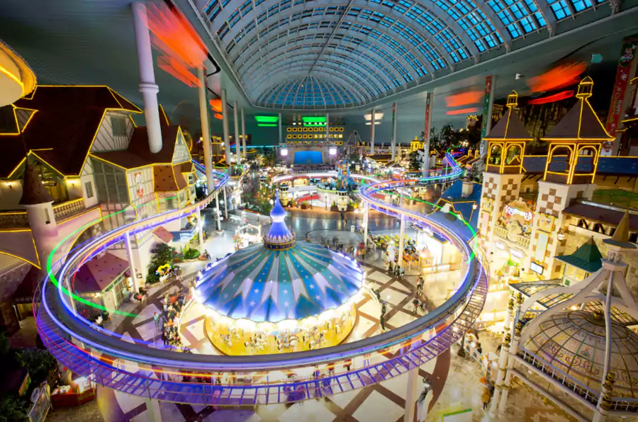 二樓西部區域的「法國大革命」雲霄飛車