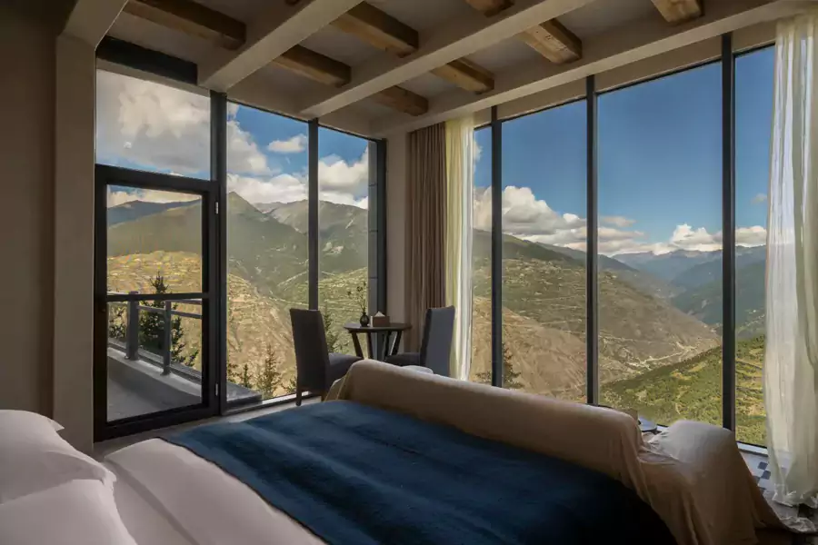 270° 懸崖景觀房和親子房則適合家庭出行