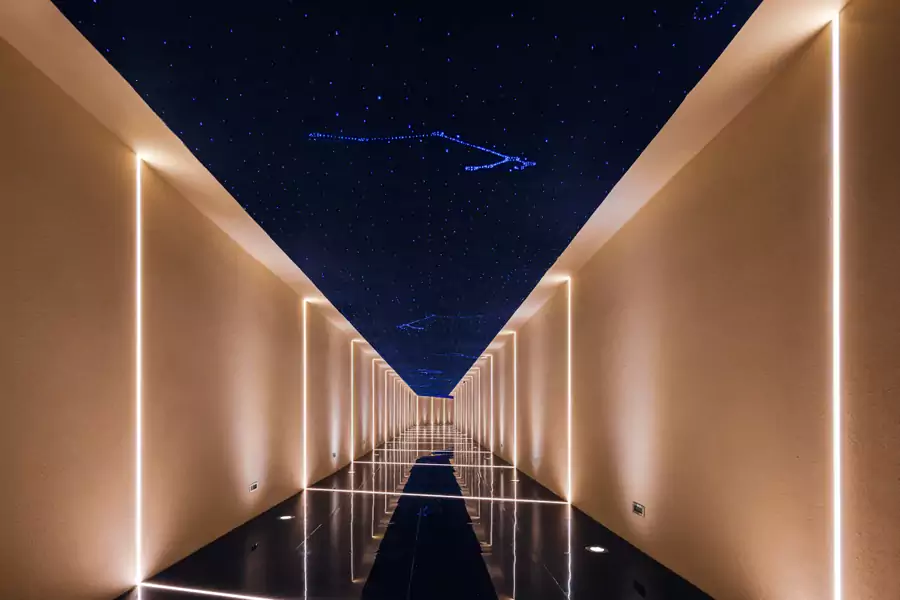 地下 200㎡ 的溶洞酒吧堪稱科幻秘境