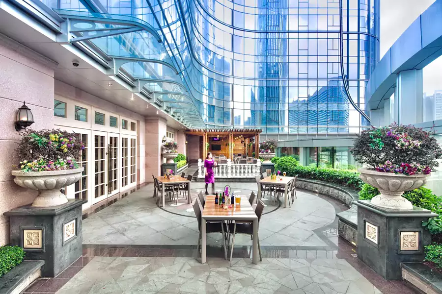 29 層的索菲特會所則是高端人士的偏愛 29 層的索菲特會所則是高端人士的偏愛