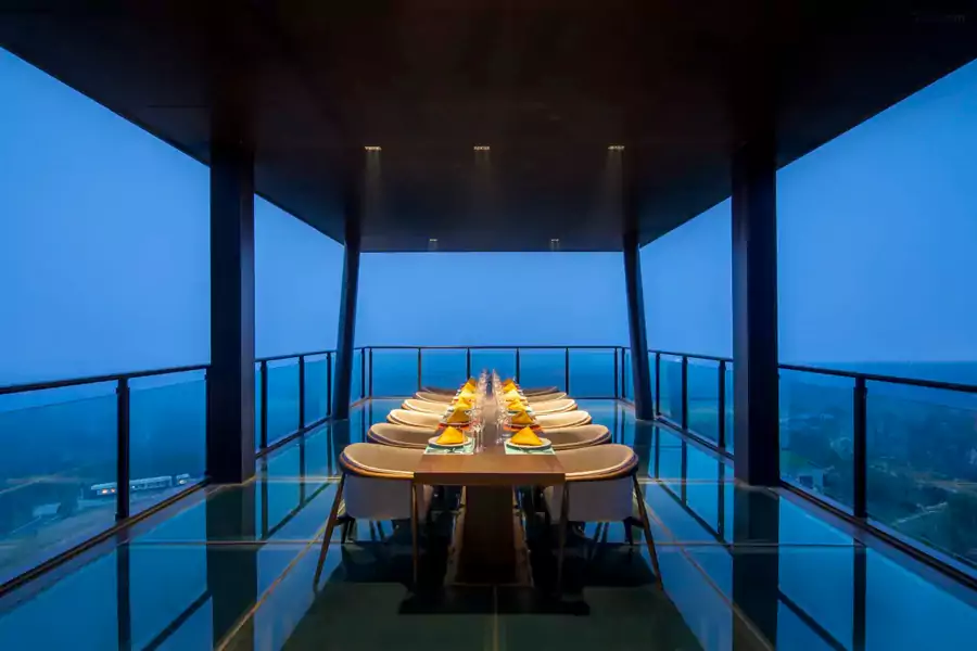 悬崖边的云顶西餐厅是必去之地 悬崖边的云顶西餐厅是必去之地