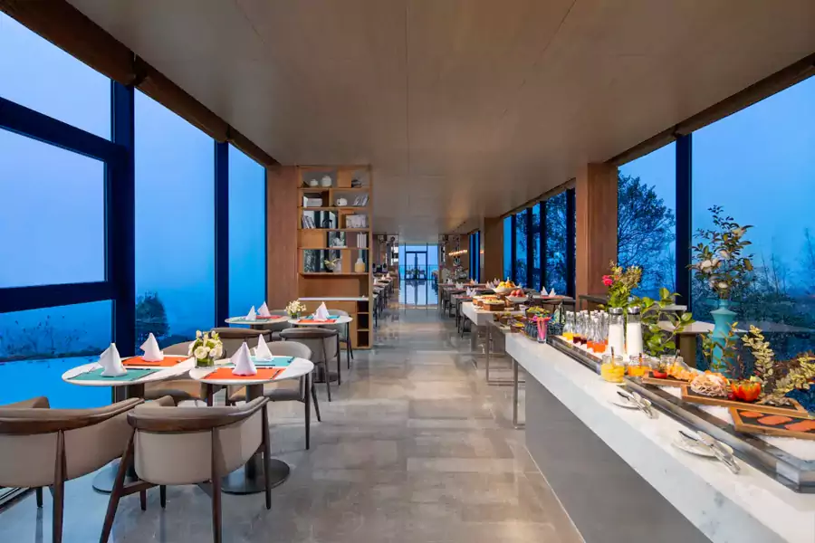 400㎡的空间全是全景玻璃窗 400㎡的空间全是全景玻璃窗