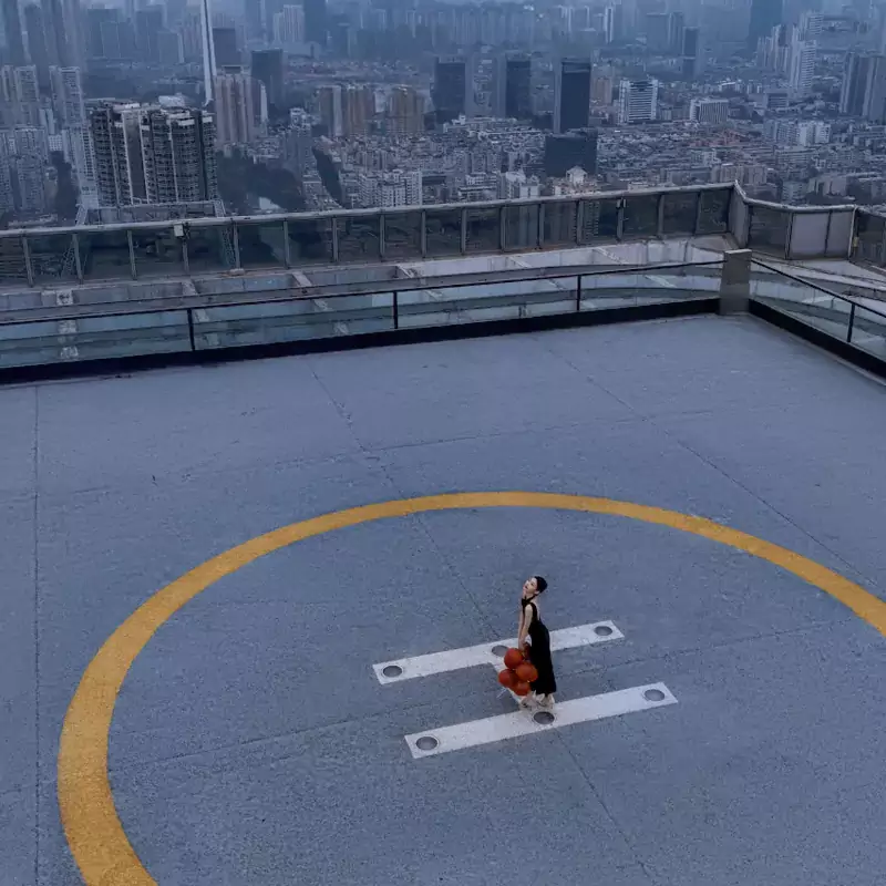 63 樓的雲間・停機坪是酒店的標誌性打卡點