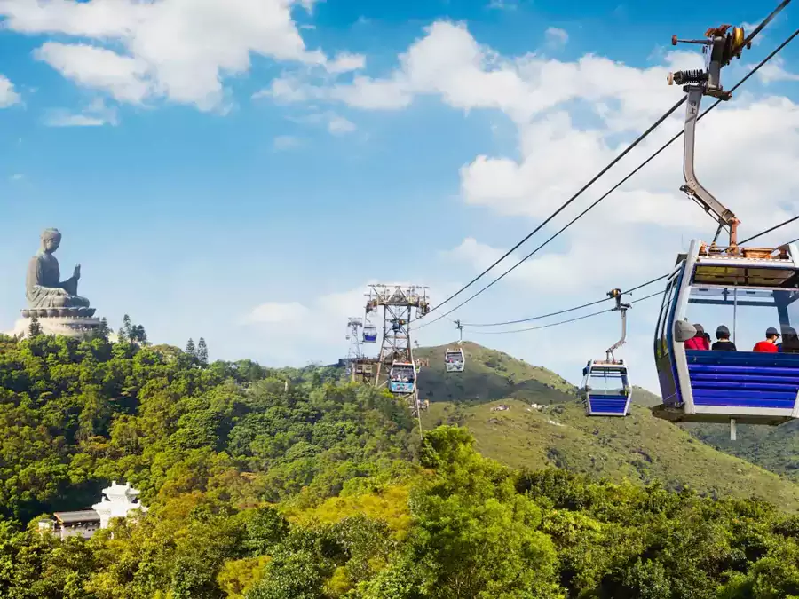 昂坪 360 缆车的总站也不远 昂坪 360 缆车的总站也不远