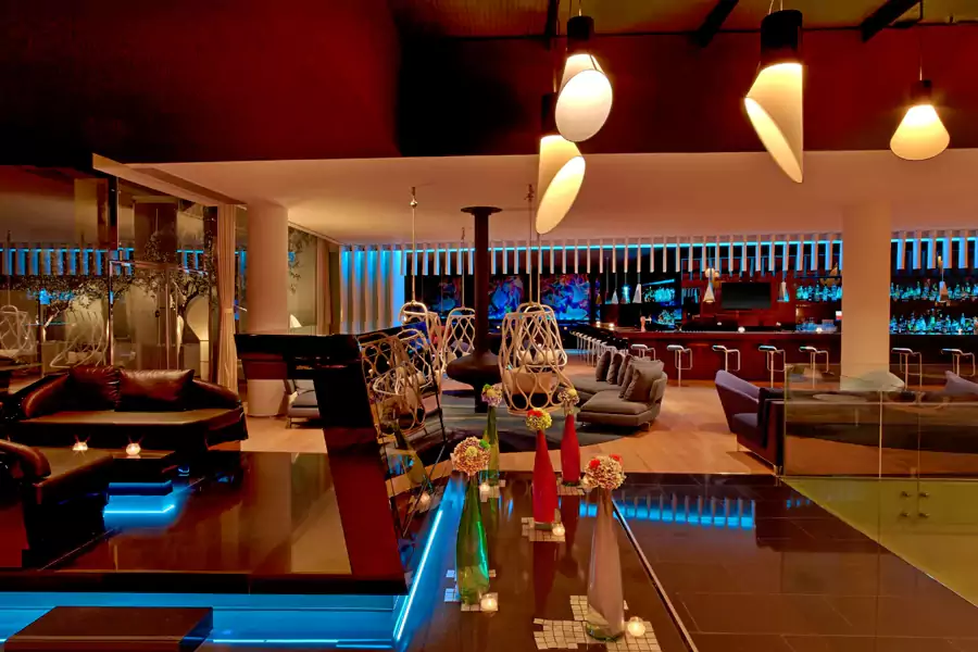 中空設計的公共區域充滿巧思 中空設計的公共區域充滿巧思