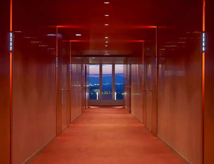 超長紅色長廊更是點睛之筆 超長紅色長廊更是點睛之筆