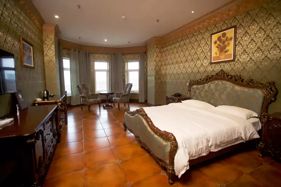 客房延续了整体的欧式腔调 客房延续了整体的欧式腔调