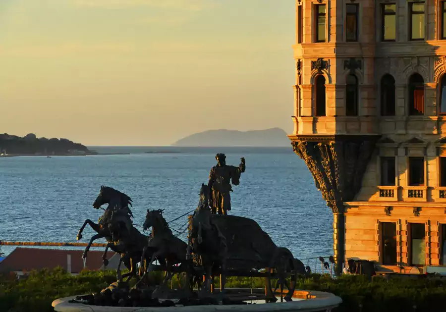 城堡的临海位置是观赏日出日落的绝佳地点 城堡的临海位置是观赏日出日落的绝佳地点