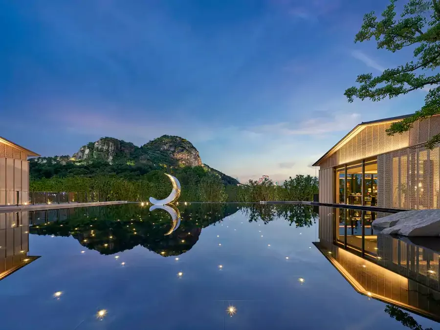 在獅山公園湖畔創造了一個園中之園