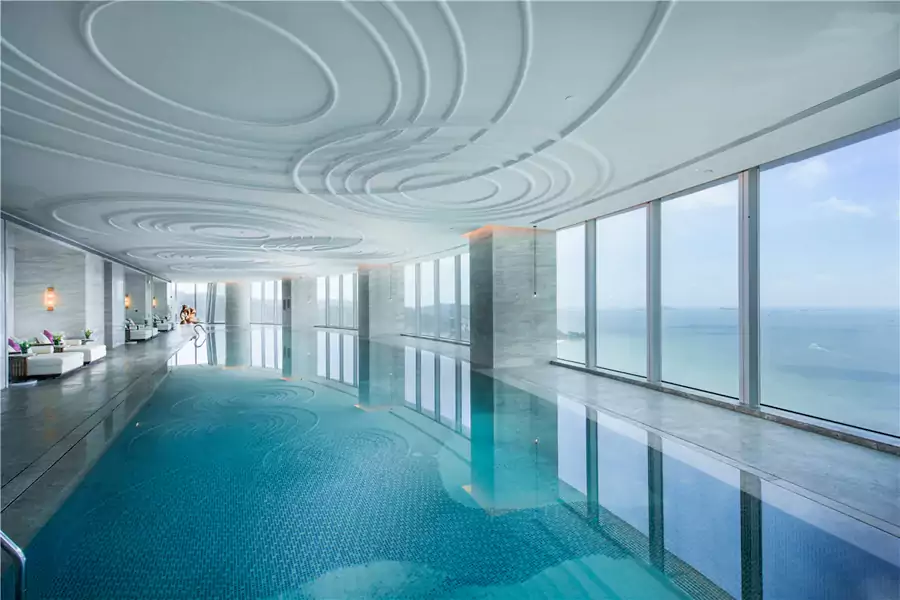 25 米长的全海景恒温游泳池更是人气打卡点 25 米长的全海景恒温游泳池更是人气打卡点
