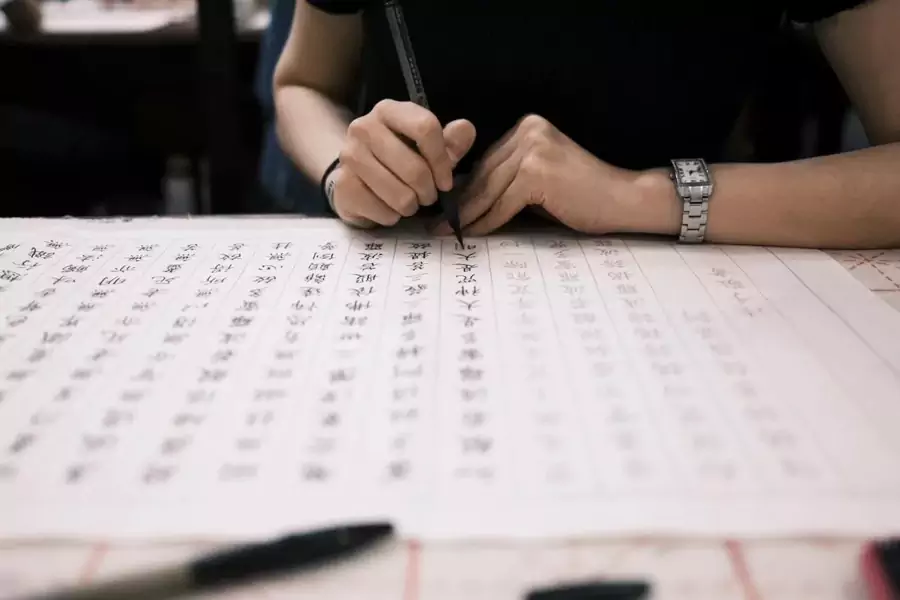 书桌前抄经悟道 书桌前抄经悟道